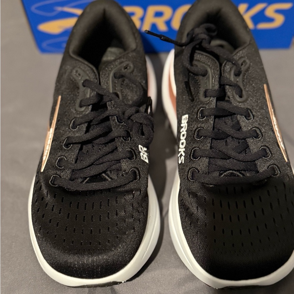 Brand New Brooks Ghost Max 3 Running Shoes, Women’s 7 Wide